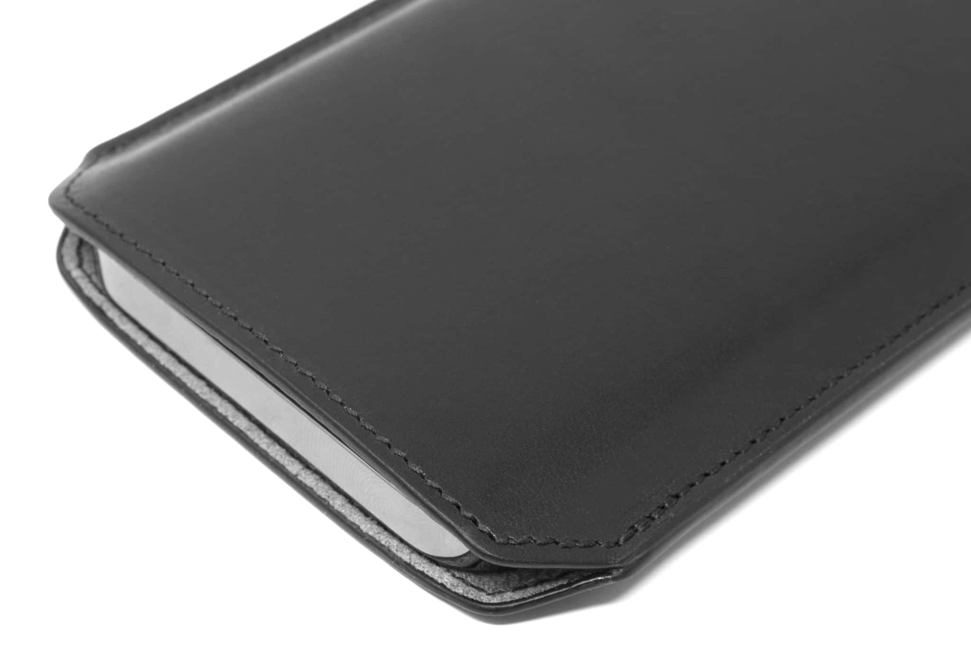 Apple iPhone 16 Sleeve Case - Metro Leather (Black)