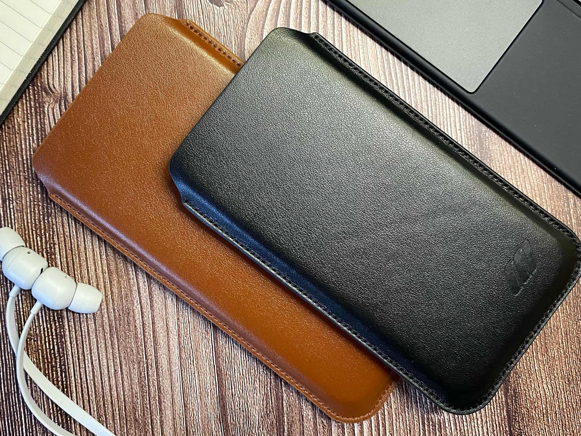 iphone 15 pro sleeve case - leather