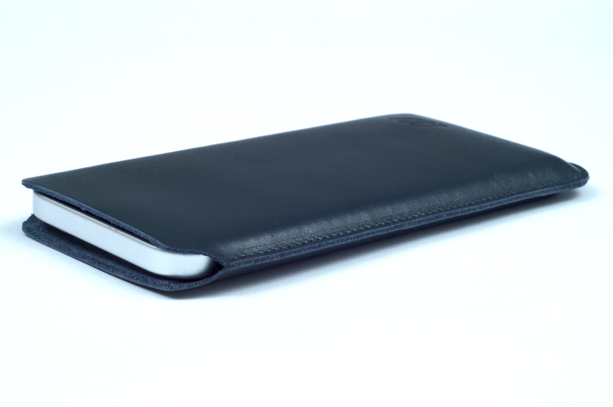 Apple iPhone 16e Leather Sleeve Case - Skinny Fit V3