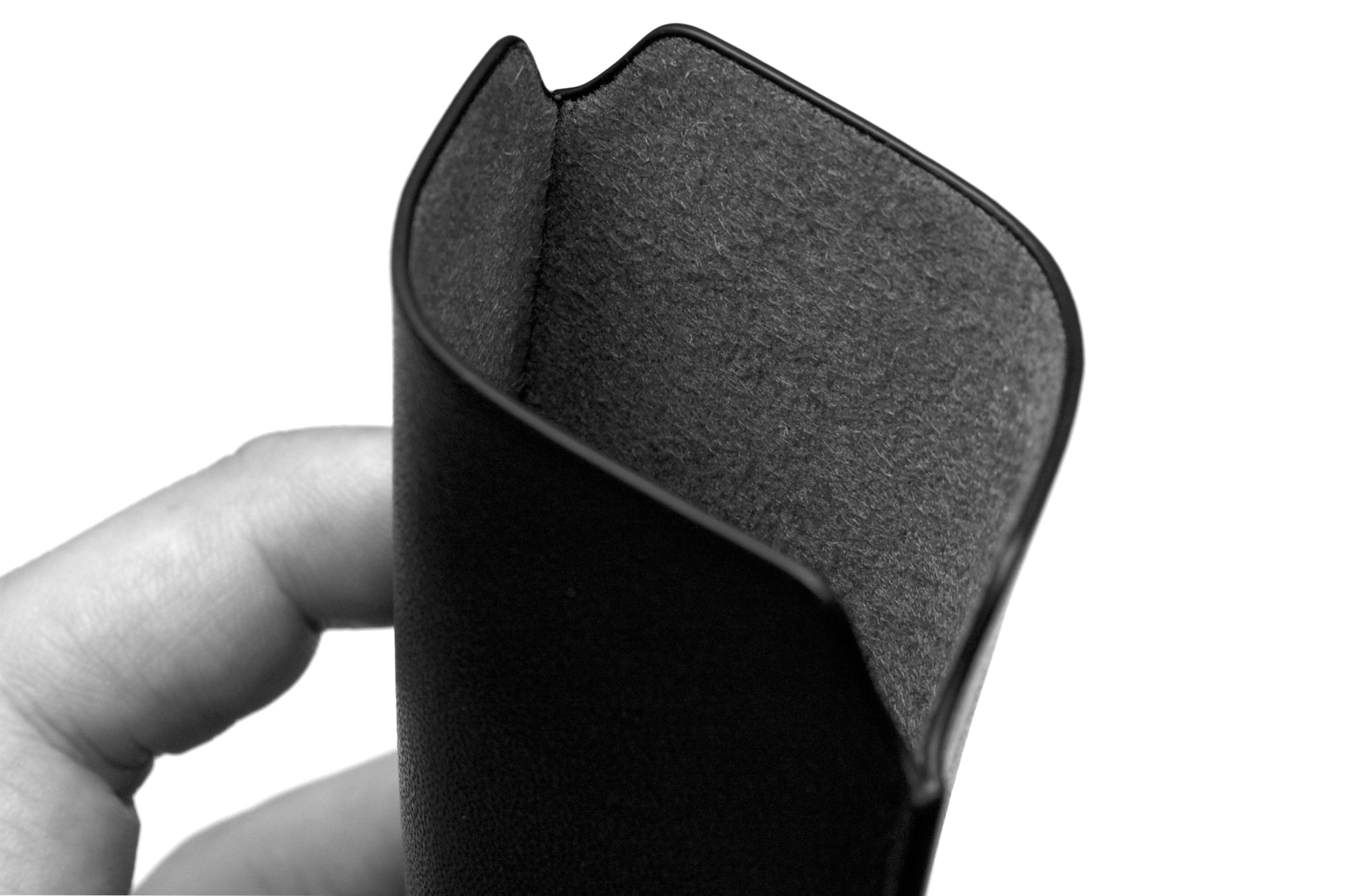 iPhone 11 Leather Case Pouch - Skinny Fit - Black